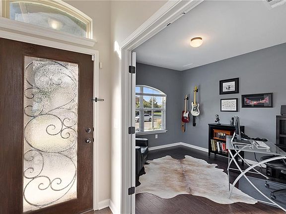 5th image of 121 Briar Park Dr