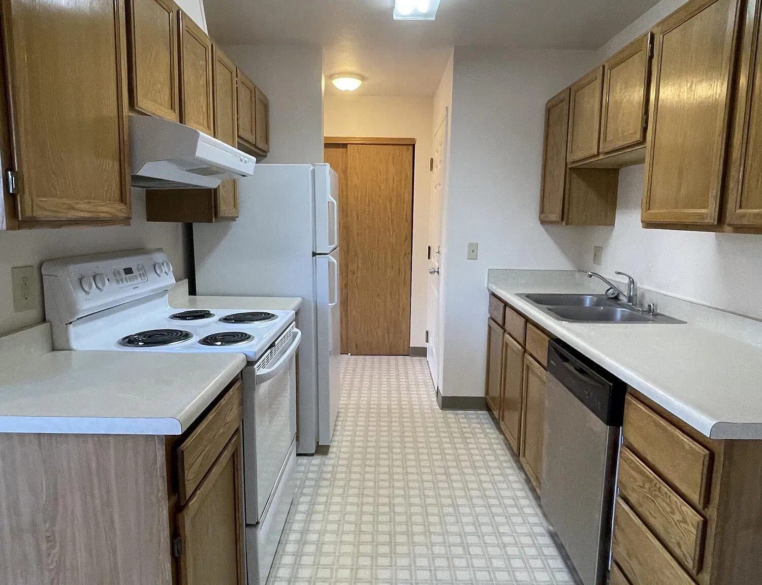 3 bed, 1.0 bath, 890 sqft, $1,650 — Photo 4