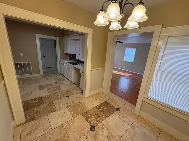 642 N Love St — Photo 3