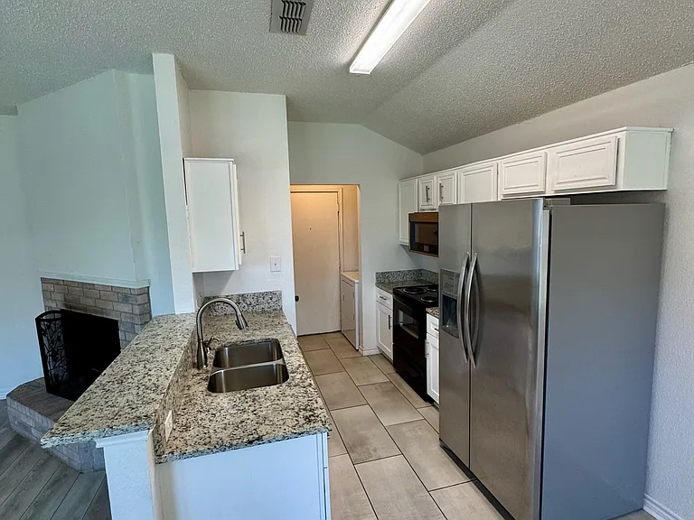 2304 Corral Dr — Photo 5