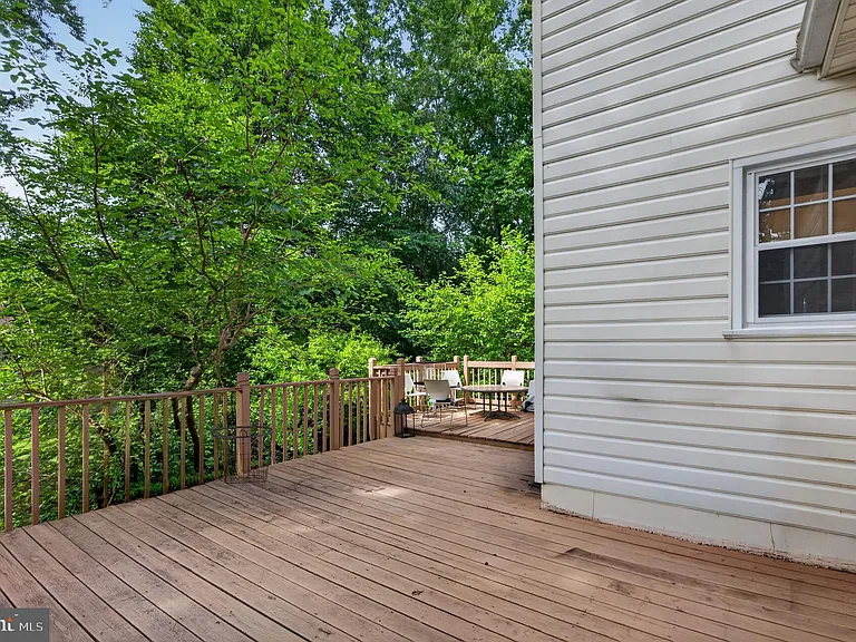 8815 Newport Ct — Photo 13