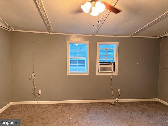 3rd image of 24 Carpenter St #24