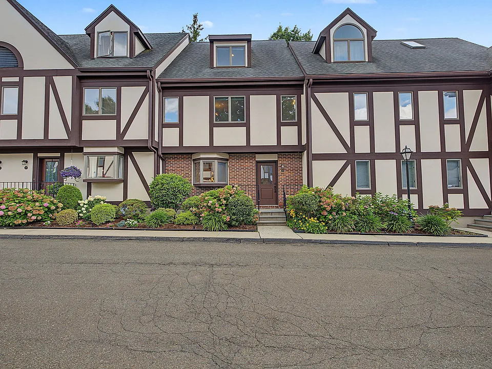 668 Glenbrook Rd #17