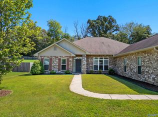 141 Lazy Oak Dr, New Market, AL 35761