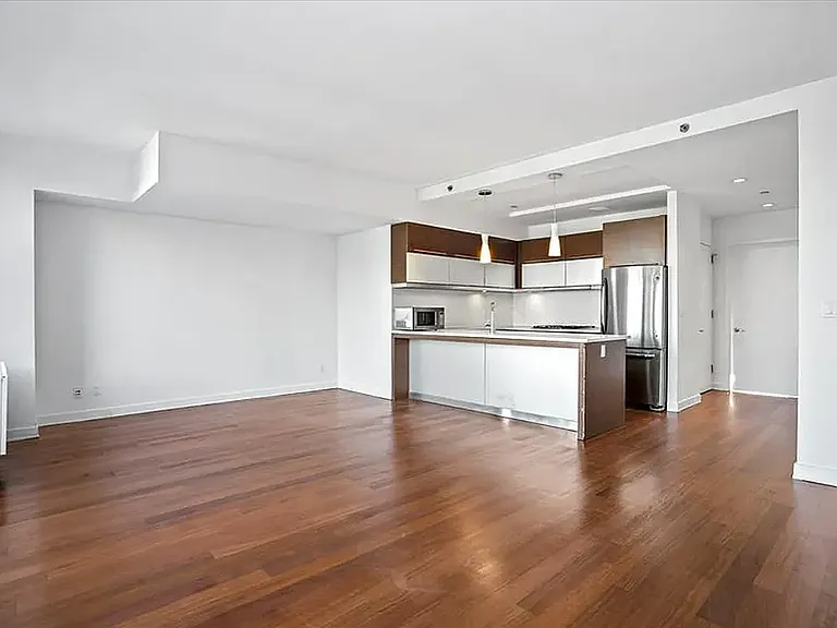 41-17 Crescent St #10H — Photo 1