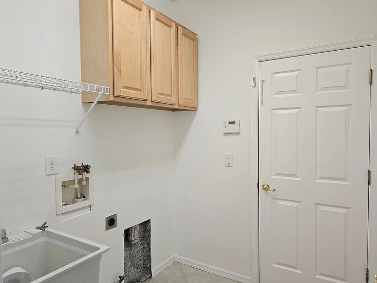 7209 Colonial Lake Dr — Photo 17