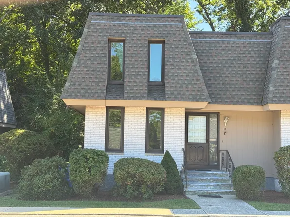 14 Grove Sq, Randolph, MA 02368