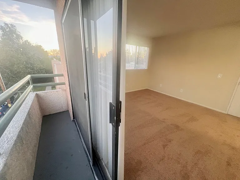 Lassen Apartments — Photo 18