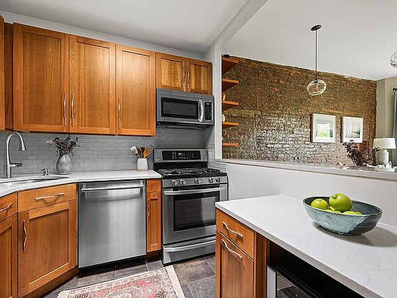 5th image of 155 Lafayette Ave APT 5C