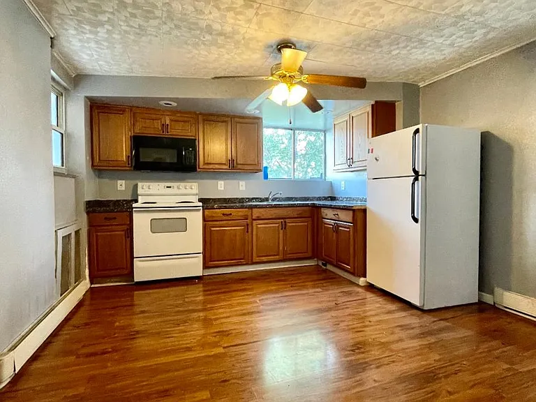 3327 Ward St — Photo 3