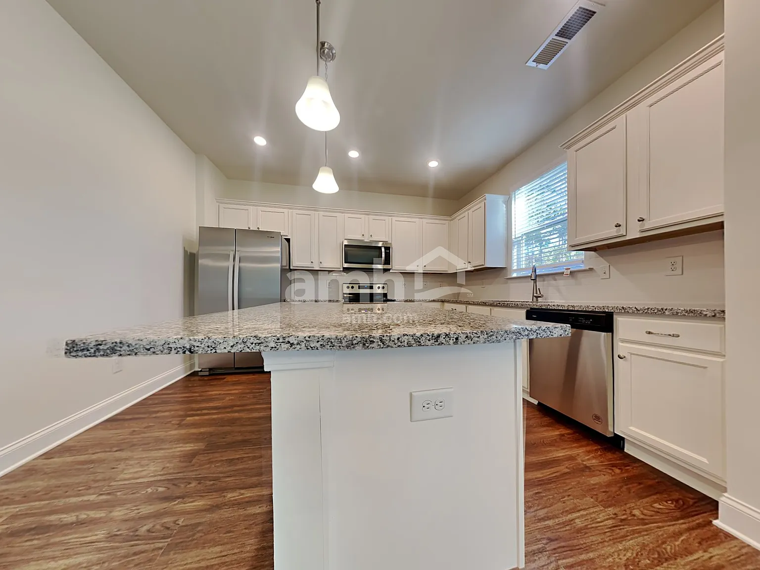 3 bed, 2.5 bath, 2037 sqft, $2,525 — Photo 3