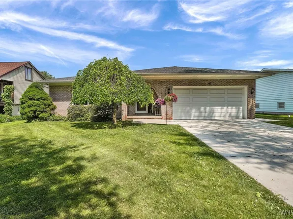 61 Caesar Blvd, Williamsville, NY 14221