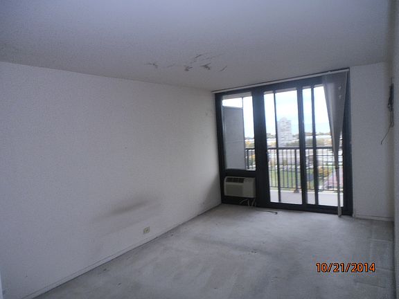2nd image of 3001 S Michigan Ave Unit 1602