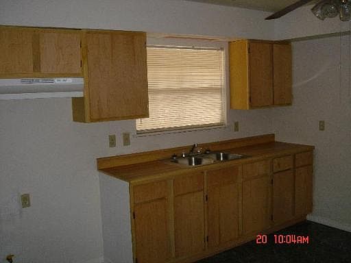5th image of 1002 GRAND RIVER DR