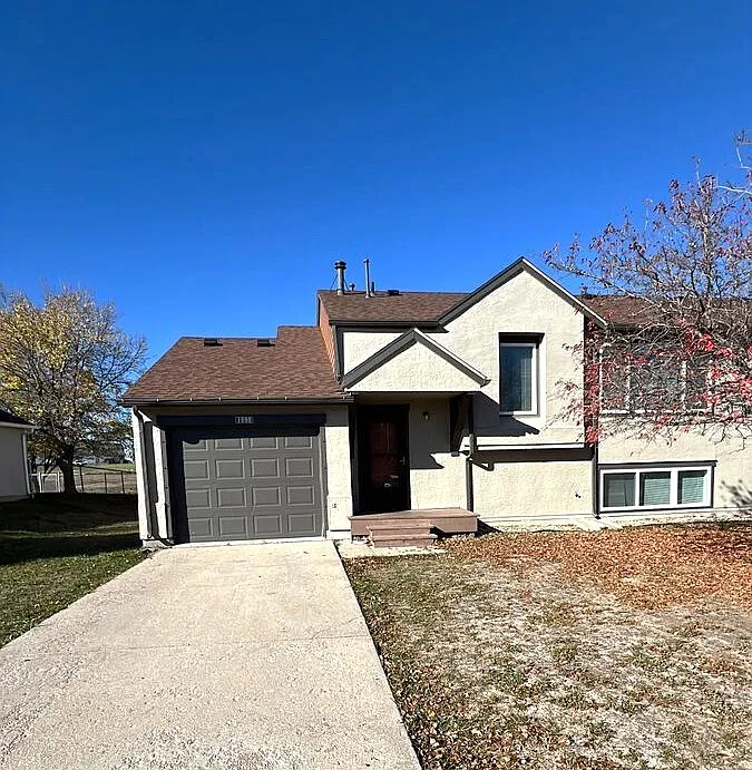3 bed, 2.5 bath, 1455 sqft, $1,809 — Photo 1