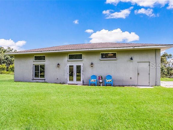 2nd image of 1500 Lena Ln
