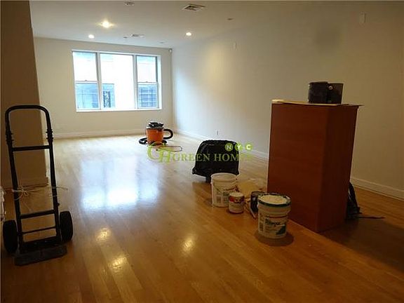 5th image of 531 W 49th St APT 5W