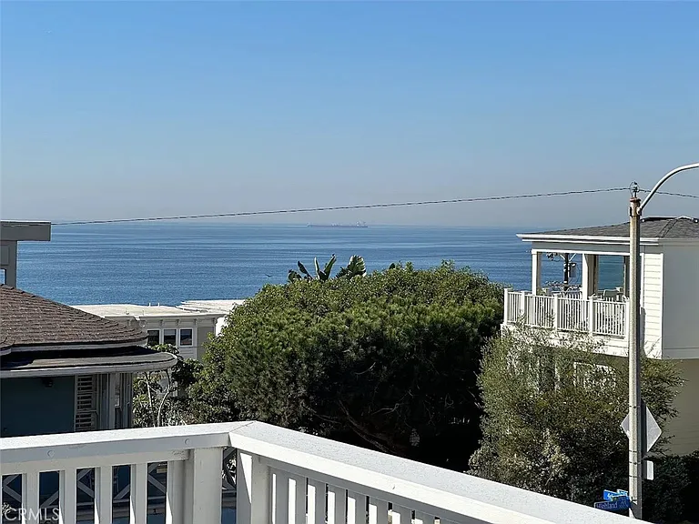 316 Highland Ave — Photo 2
