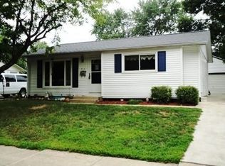 3713 W Warwick Dr, Peoria, IL 61615