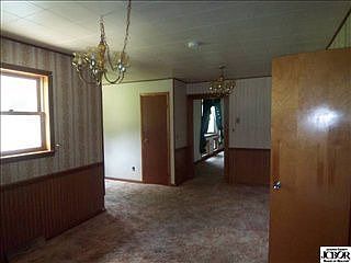 5th image of 501 E 10th St