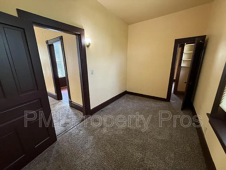 2439 N Dr William Finlayson St — Photo 9