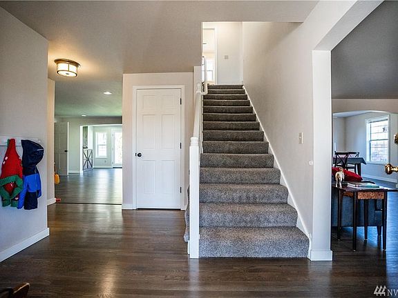 5th image of 3915 Brigadoon Dr SE