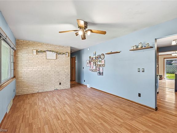 3rd image of 304 Howland Wilson Rd NE