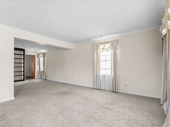 4th image of 2614 Yale St