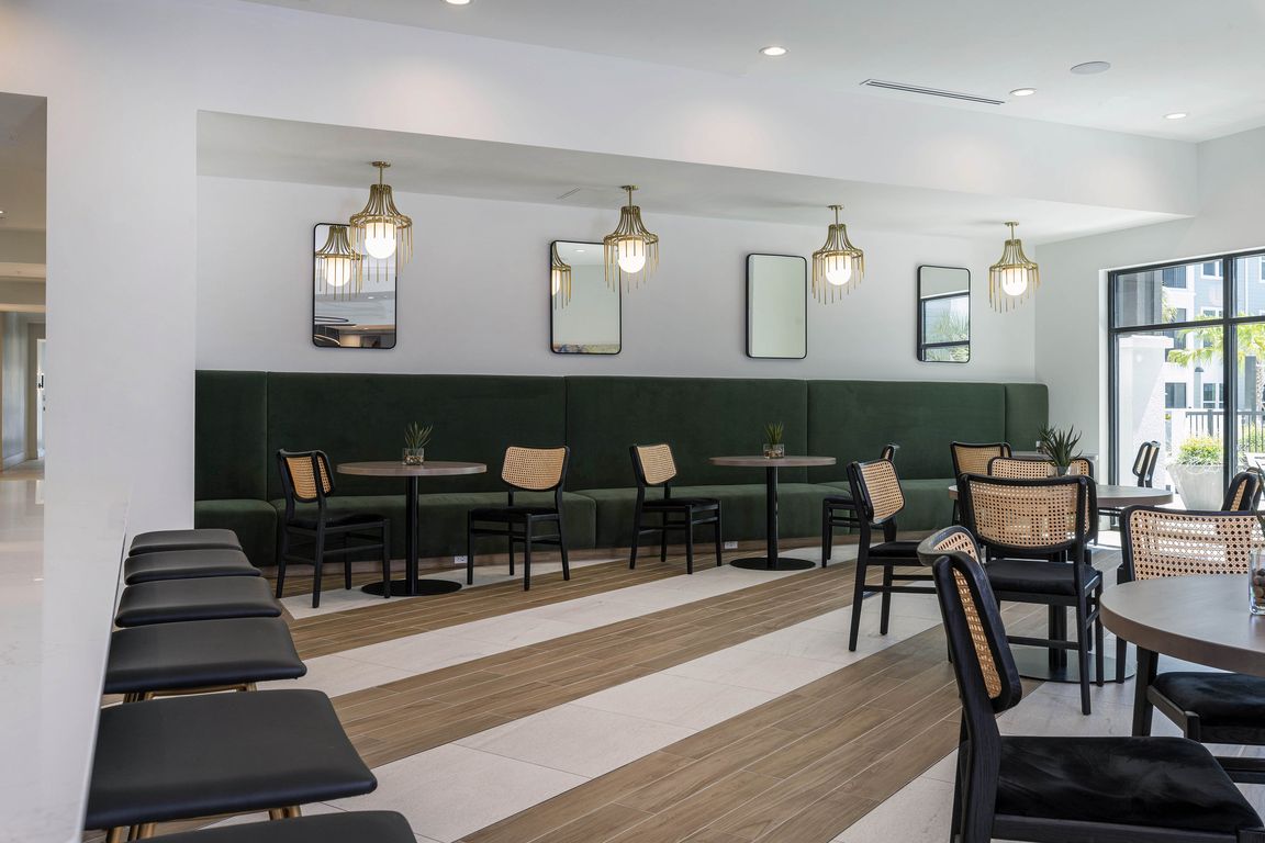 6 - CALIROSA CLUB DINING BANQUETTE VIEW