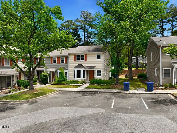 3rd image of 513 Darby Glen Ln