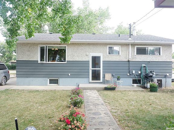 3rd image of 218 4th Ave E