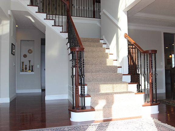 3rd image of 5189 E View Dr
