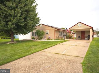 151 Willow Dr, Levittown, PA 19054