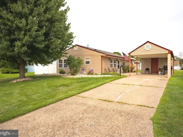 151 Willow Dr, Levittown, PA 19054