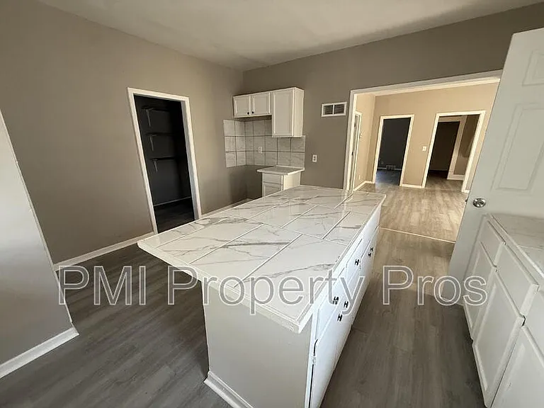 1943 N 38th St — Photo 16