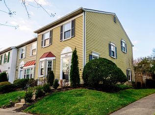 9862 Oakdale Woods Ct, Vienna, VA 22181