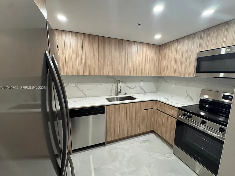 1717 N Bayshore Dr #A-3242 — Photo 6