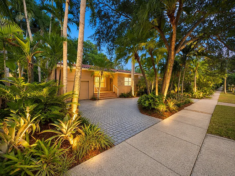 2665 SW 17th Ave — Photo 14