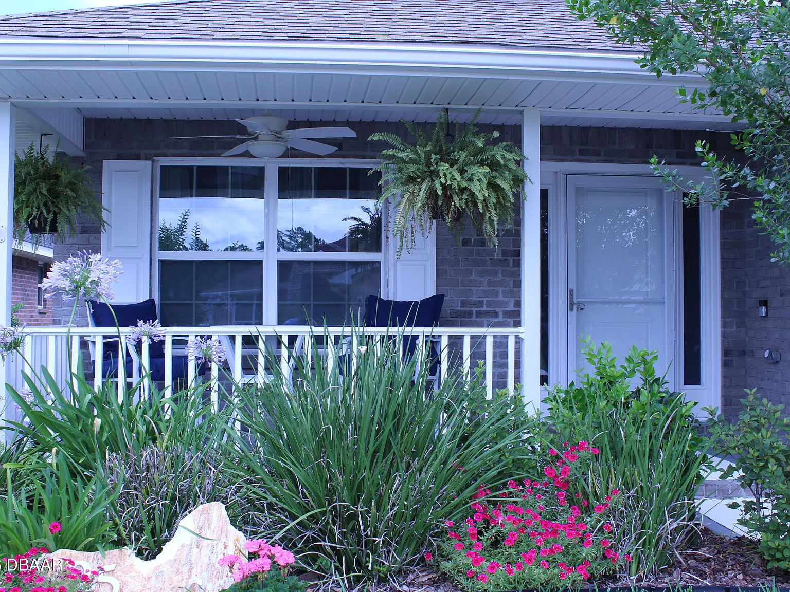 3 bed, 2.0 bath, 1907 sqft, $2,450 — Photo 2