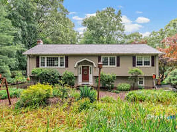 35 Nutmeg Lane, Shelton, CT 06484
