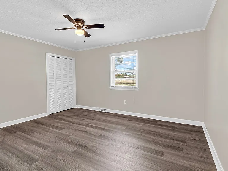 1354 Rogers Rd — Photo 31