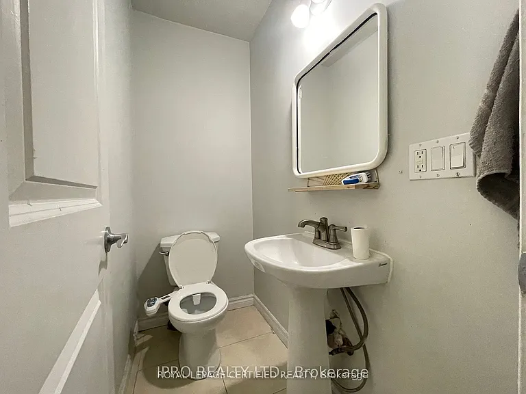 498 Daralea Hts #UPPER — Photo 7