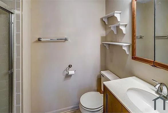 7600 Roscommon Ct #4 — Photo 14