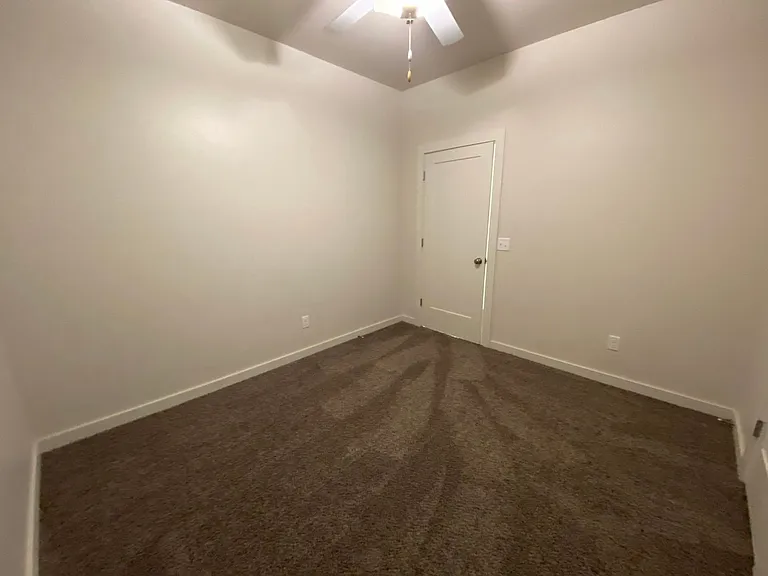504 Martina Ln — Photo 30