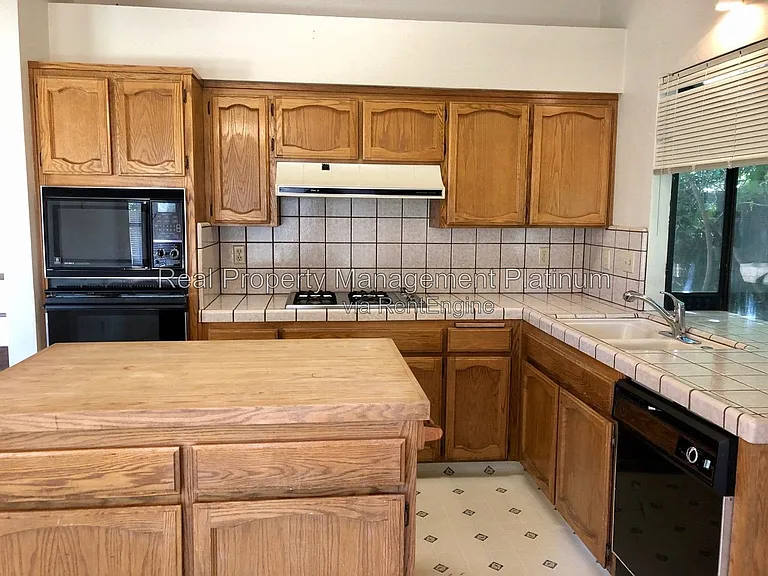 6425 N Arthur Ave — Photo 1