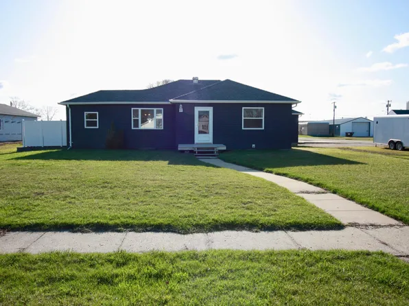 200 1st St S, Fairmount, ND 58030