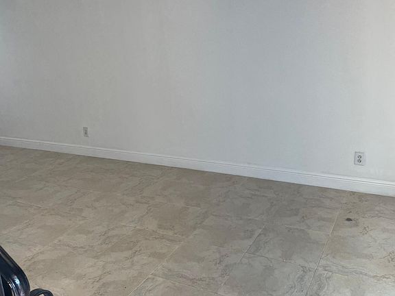 5th image of 140 NE 1st Ave #2