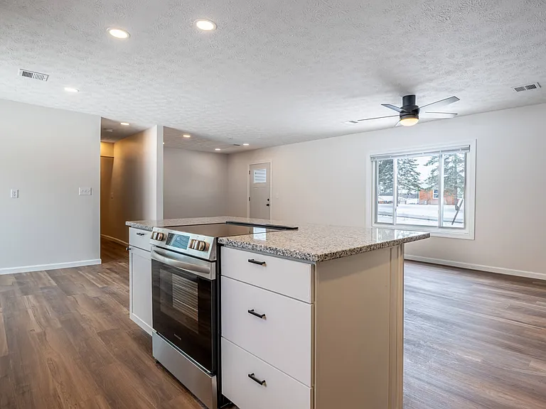 1013 Virginia Ave — Photo 7