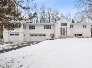 32 Duck Pass Rd, North Oaks, MN 55127