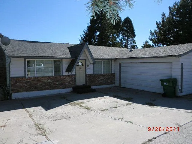 2050 W 7th St photo 1